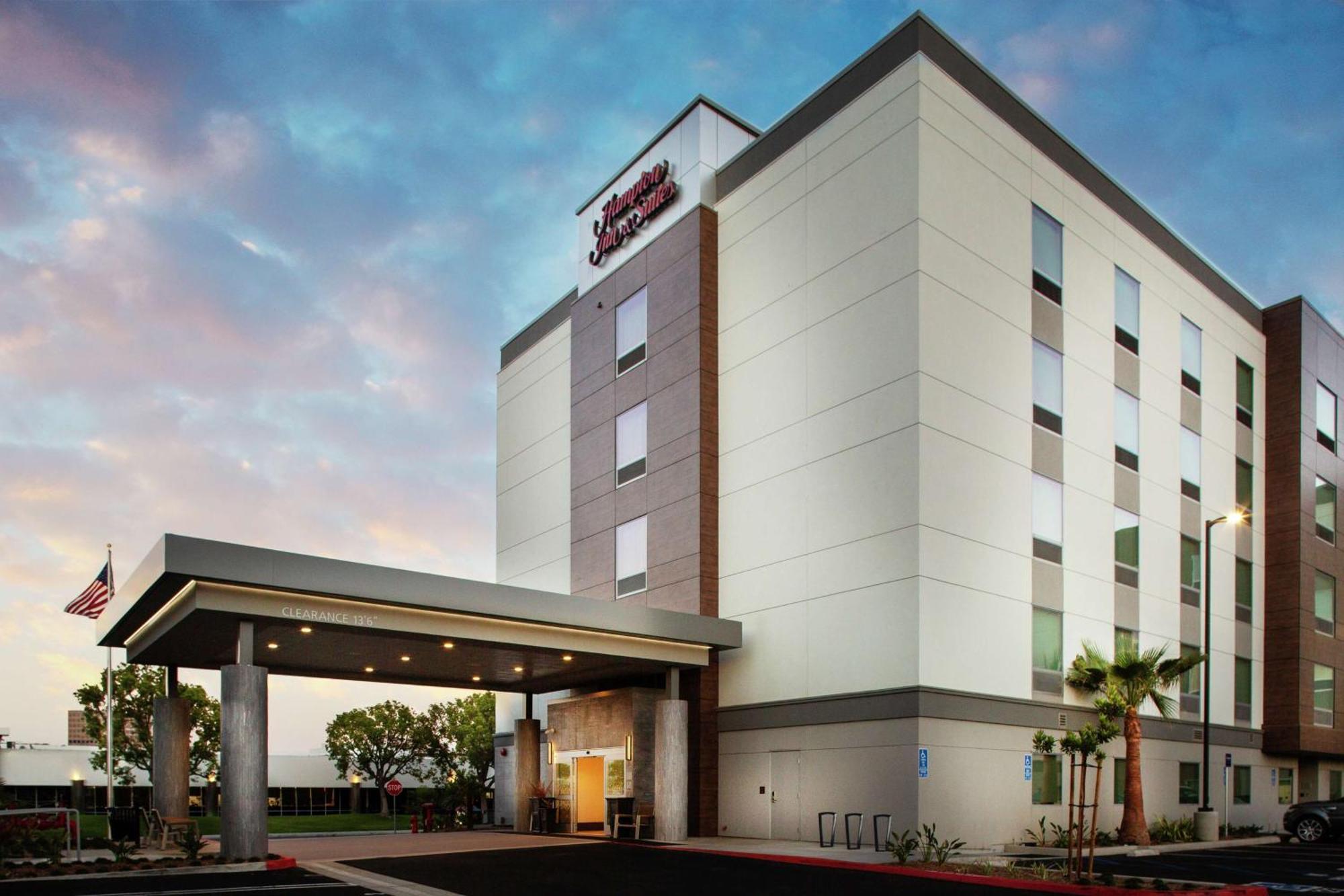 Hampton Inn & Suites Irvine/Orange County Airport Exterior photo