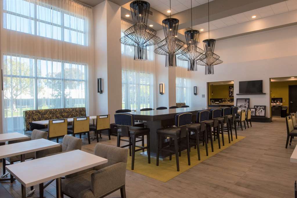 Hampton Inn & Suites Irvine/Orange County Airport Interior photo